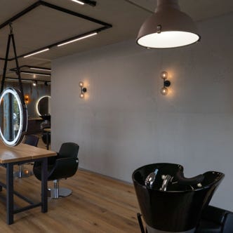 Als Hersteller bieten wir strapazierfähige und stilvolle Lösungen für die gewerbliche Raumgestaltung. Mit maßgeschneiderten Unikaten schaffen wir Produkte, die sich durch Qualität und Design abheben und jedes Umfeld einzigartig prägen.