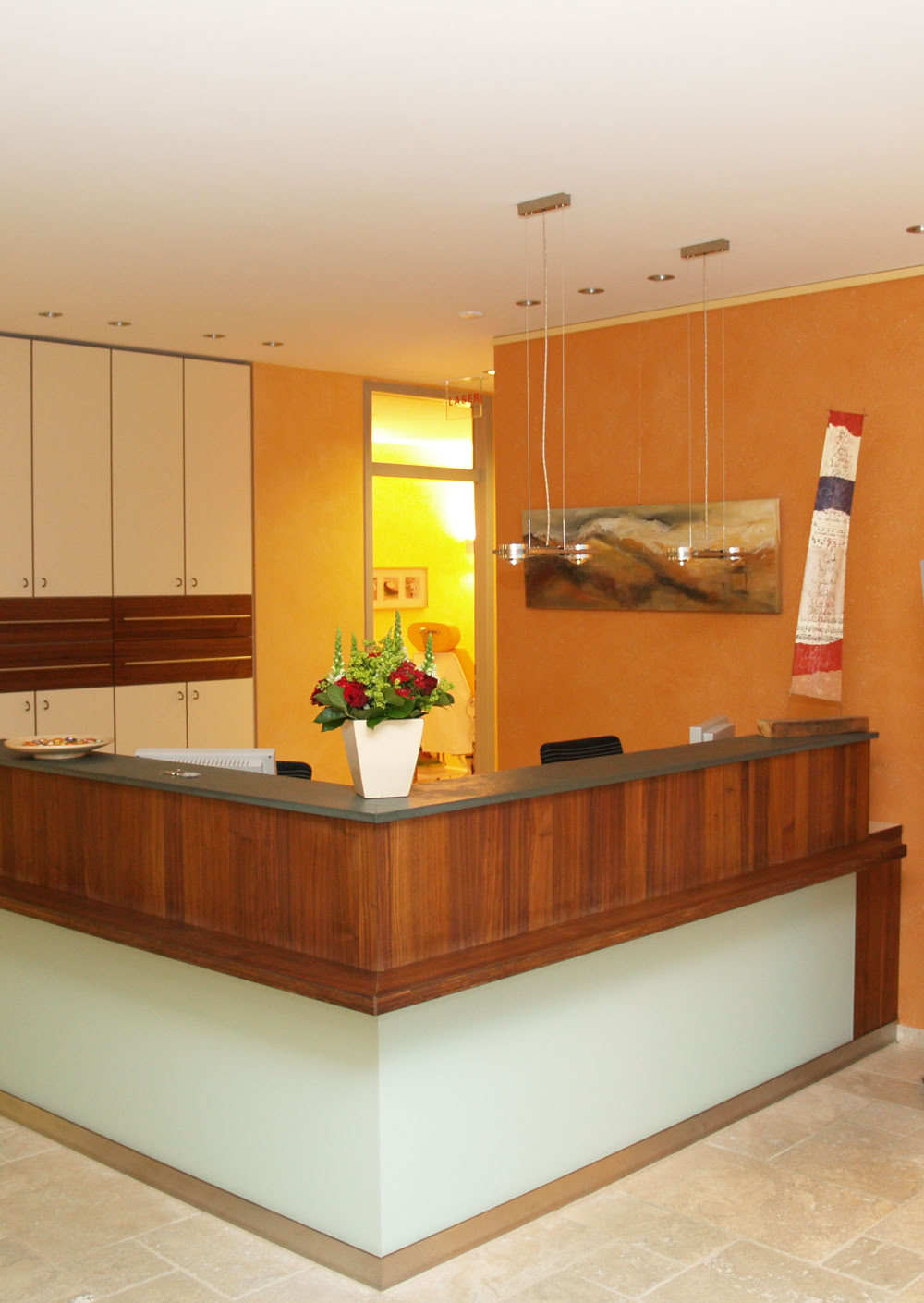 W107 Classic Wände in einer Arztpraxis