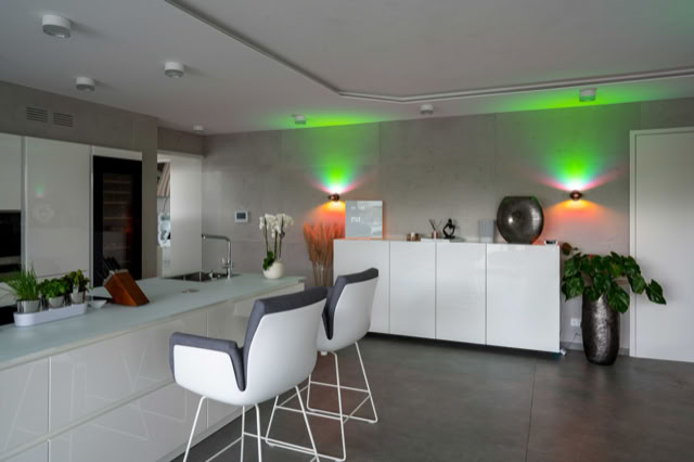 Betonwände im Esszimmer/ Küche