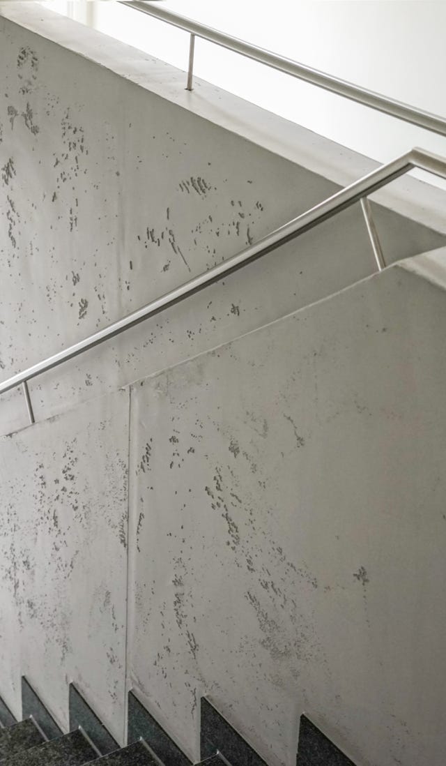 Betonspachtel im Treppenhaus